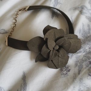 Flower choker necklace